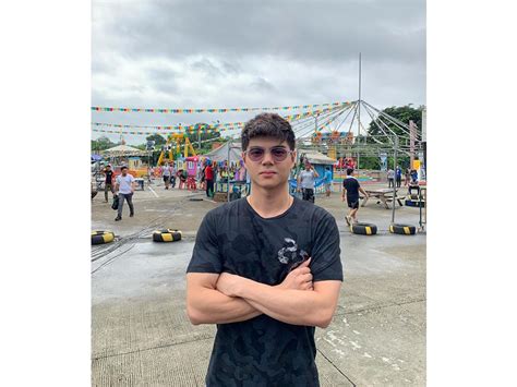 Look how Paul Salas transitioned from tweetums to hottie.
